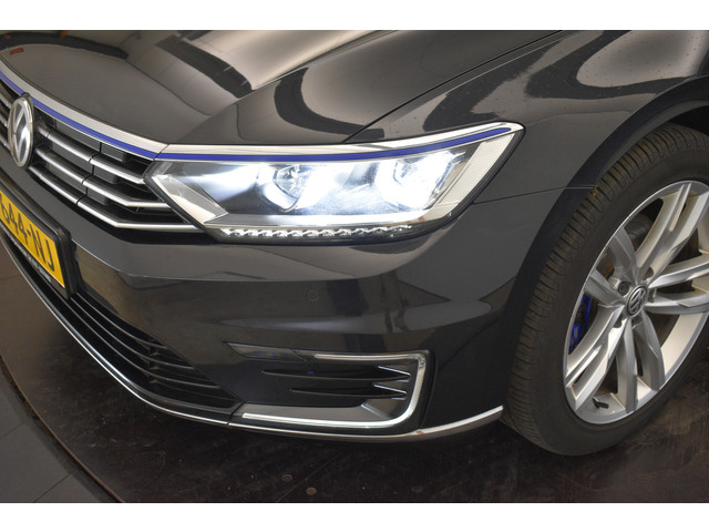 Volkswagen Passat GTE NW Model Zwarte hemel Disc pro Navi EL aklep Pano Leer Camera