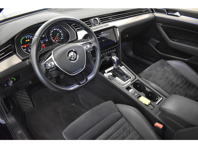 Volkswagen Passat GTE NW Model Zwarte hemel Disc pro Navi EL aklep Pano Leer Camera