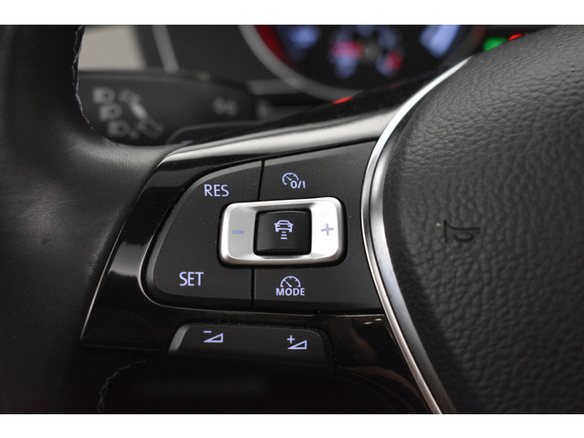 Volkswagen Passat GTE NW Model Zwarte hemel Disc pro Navi EL aklep Pano Leer Camera