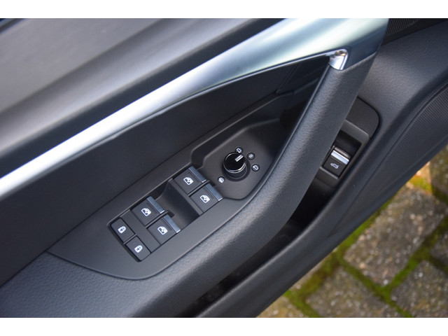 Audi A6 Avant 55TFSIe quattro S-Line Camera Trekhaak 21 inch Navi LED