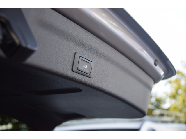 Audi A6 Avant 55TFSIe quattro S-Line Camera Trekhaak 21 inch Navi LED