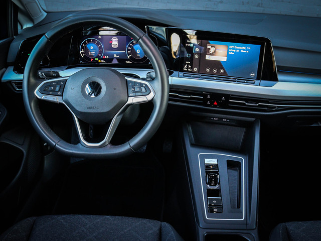 Volkswagen Golf 1.5 eTSI Life Business Nu 24.950,- !