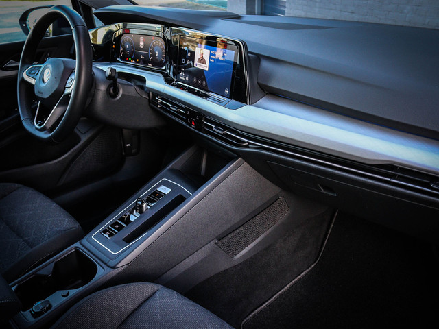 Volkswagen Golf 1.5 eTSI Life Business Nu 24.950,- !