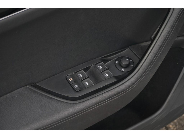 Skoda Superb Combi 1.4 TSI iV CAM LMV19 NAVI LEER VIRTU PANO