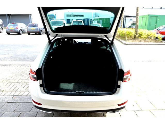 Skoda Superb Combi 1.4 TSI iV CAM LMV19 NAVI LEER VIRTU PANO