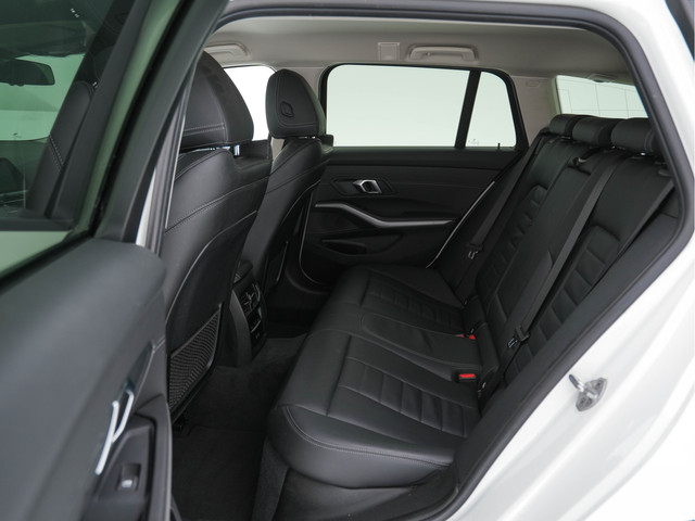 BMW 3 Serie Touring 330e Plug-In (INCL-BTW) *LUXURY-LEATHER | NAVI-FULLMAP | DIGI-COCKPIT | FULL-LED | DAB | ECC | PDC | ADAPTIVE-CRUISE |