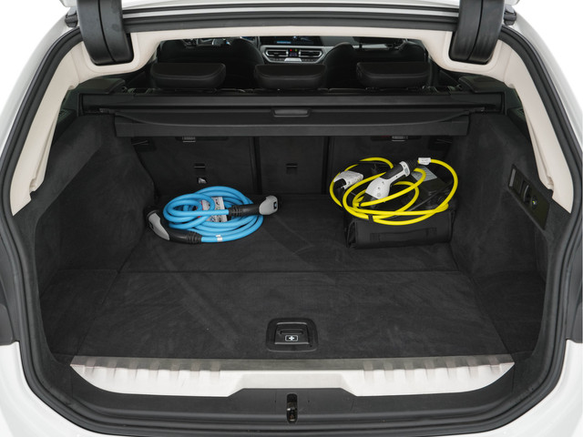 BMW 3 Serie Touring 330e Plug-In (INCL-BTW) *LUXURY-LEATHER | NAVI-FULLMAP | DIGI-COCKPIT | FULL-LED | DAB | ECC | PDC | ADAPTIVE-CRUISE |