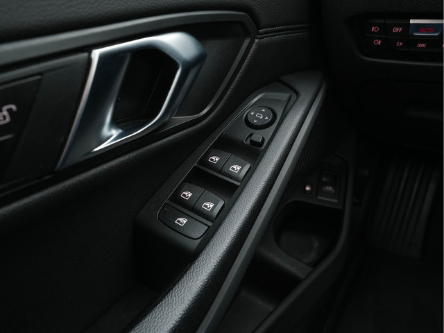 BMW 3 Serie Touring 330e Plug-In (INCL-BTW) *LUXURY-LEATHER | NAVI-FULLMAP | DIGI-COCKPIT | FULL-LED | DAB | ECC | PDC | ADAPTIVE-CRUISE |