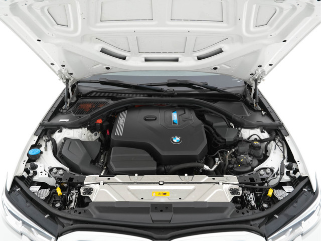 BMW 3 Serie Touring 330e Plug-In (INCL-BTW) *LUXURY-LEATHER | NAVI-FULLMAP | DIGI-COCKPIT | FULL-LED | DAB | ECC | PDC | ADAPTIVE-CRUISE |