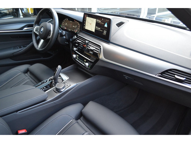 BMW 5 Serie 530e xDrive M-Sport Pano - Trekhaak - Full Option