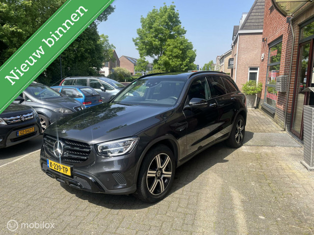 mercedes-benz-glc-300e-4matic-business-solution-amg