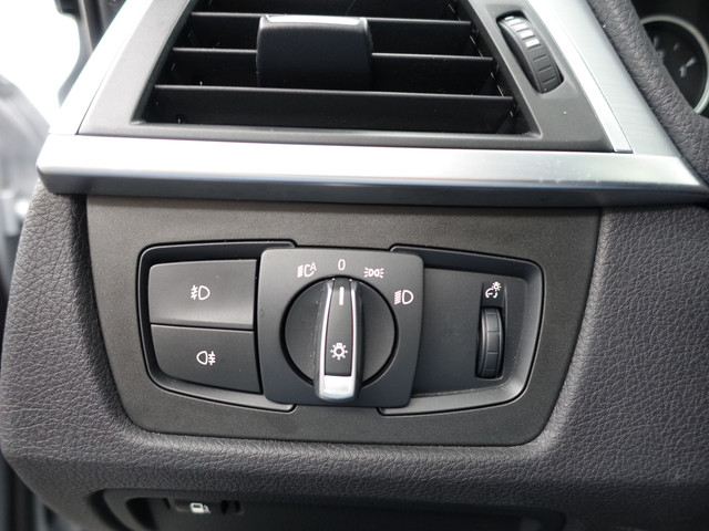 BMW 3 Serie 330e M Sport Aut- Schuifdak, Xenon Led, Park Assist, Sfeerverlichting, Leder Interieur, Navi pro