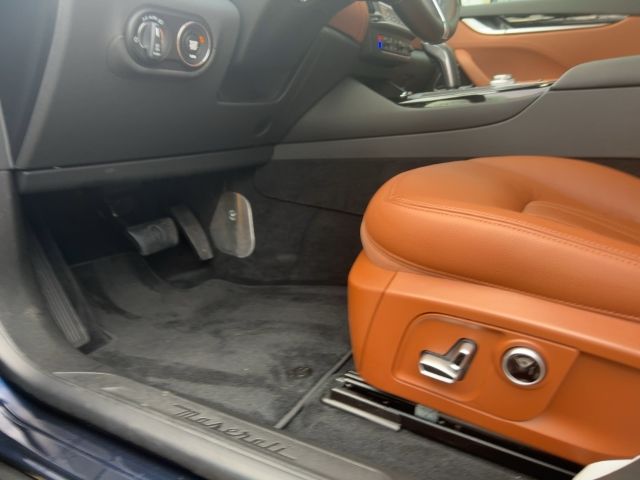 Maserati Levante 2.0 Hybrid GT 330 PK ACC Panoramadak 21 Inch Matrix LED 360 Camera Memory