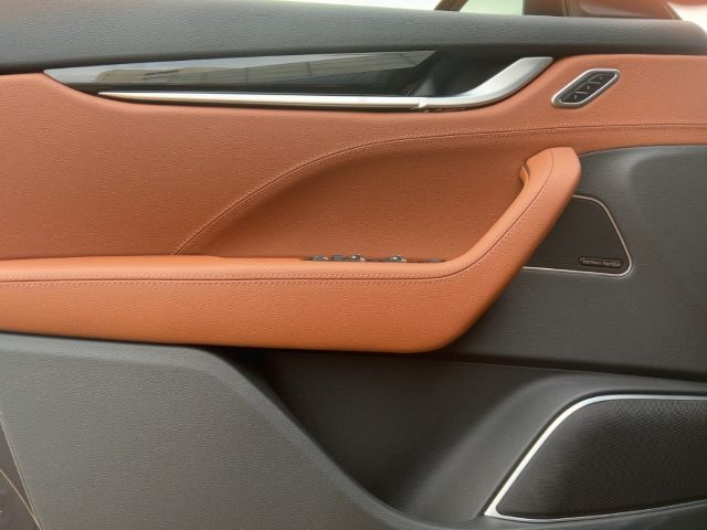 Maserati Levante 2.0 Hybrid GT 330 PK ACC Panoramadak 21 Inch Matrix LED 360 Camera Memory