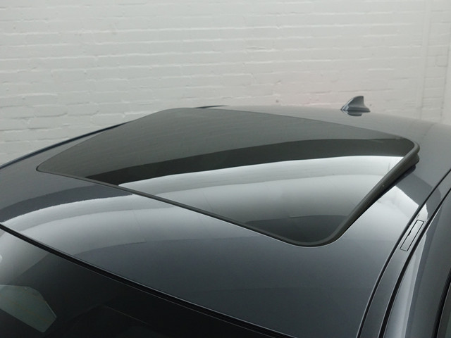 BMW 3 Serie 330e M Sport Aut- Schuifdak, Sfeerverlichting, Xenon Led, Park Assist