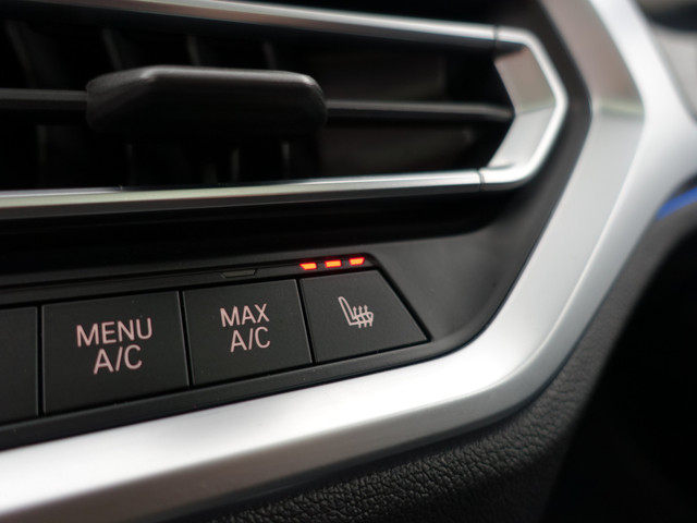 BMW 3 Serie 330e M Sport Aut- Schuifdak, Sfeerverlichting, Xenon Led, Park Assist