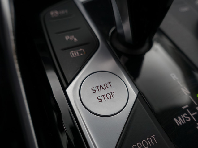 BMW 3 Serie 330e M Sport Aut- Schuifdak, Sfeerverlichting, Xenon Led, Park Assist