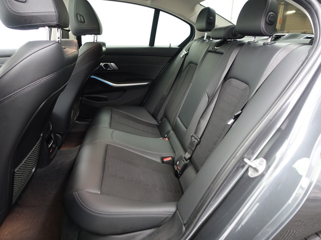 BMW 3 Serie 330e M Sport Aut- Schuifdak, Sfeerverlichting, Xenon Led, Park Assist