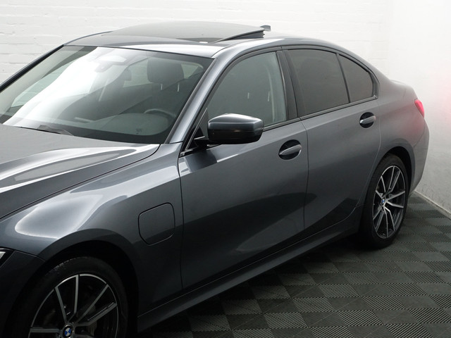 BMW 3 Serie 330e M Sport Aut- Schuifdak, Sfeerverlichting, Xenon Led, Park Assist