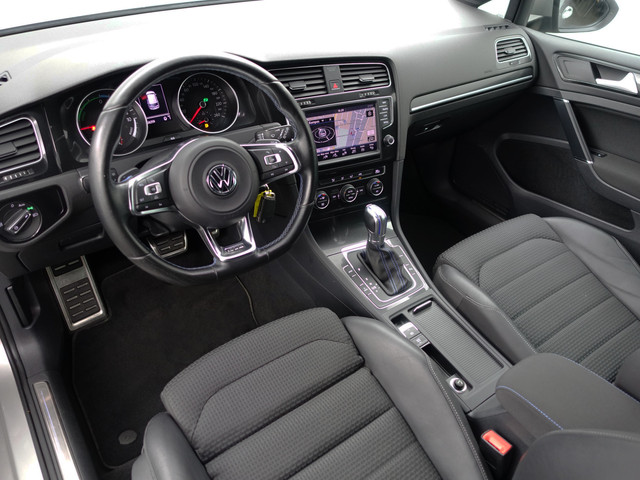 Volkswagen Golf 1.4 TSI GTE Highline Aut- Stoelmassage, Xenon Led, Park Assist, Elek Trekhaak, Leder Interieur, Navi, Clima