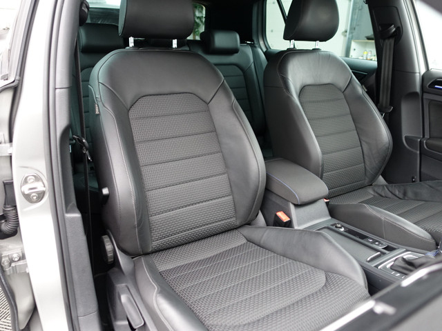 Volkswagen Golf 1.4 TSI GTE Highline Aut- Stoelmassage, Xenon Led, Park Assist, Elek Trekhaak, Leder Interieur, Navi, Clima