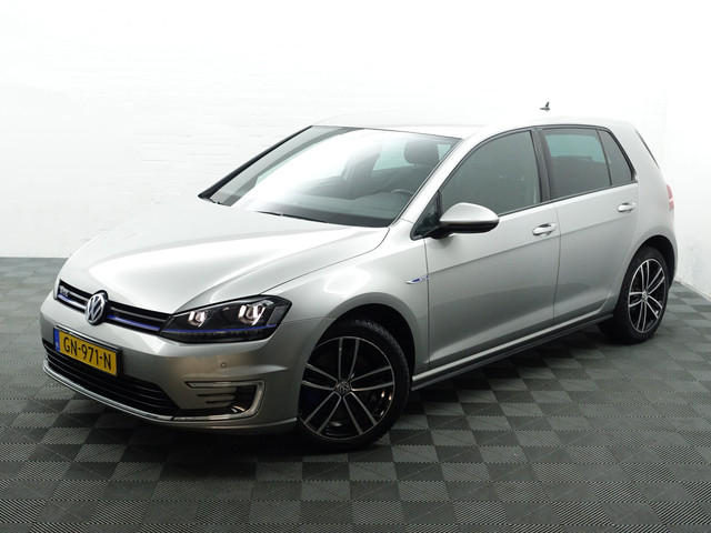Volkswagen Golf 1.4 TSI GTE Highline Aut- Stoelmassage, Xenon Led, Park Assist, Elek Trekhaak, Leder Interieur, Navi, Clima