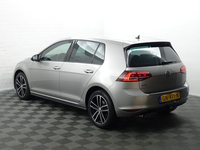 Volkswagen Golf 1.4 TSI GTE Highline Aut- Stoelmassage, Xenon Led, Park Assist, Elek Trekhaak, Leder Interieur, Navi, Clima