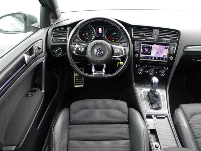 Volkswagen Golf 1.4 TSI GTE Highline Aut- Stoelmassage, Xenon Led, Park Assist, Elek Trekhaak, Leder Interieur, Navi, Clima
