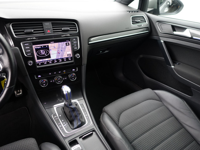 Volkswagen Golf 1.4 TSI GTE Highline Aut- Stoelmassage, Xenon Led, Park Assist, Elek Trekhaak, Leder Interieur, Navi, Clima