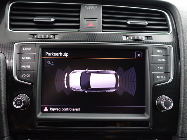 Volkswagen Golf 1.4 TSI GTE Highline Aut- Stoelmassage, Xenon Led, Park Assist, Elek Trekhaak, Leder Interieur, Navi, Clima