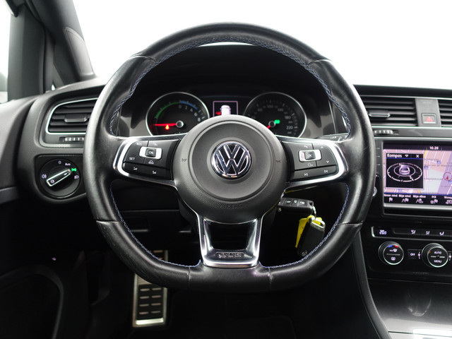 Volkswagen Golf 1.4 TSI GTE Highline Aut- Stoelmassage, Xenon Led, Park Assist, Elek Trekhaak, Leder Interieur, Navi, Clima