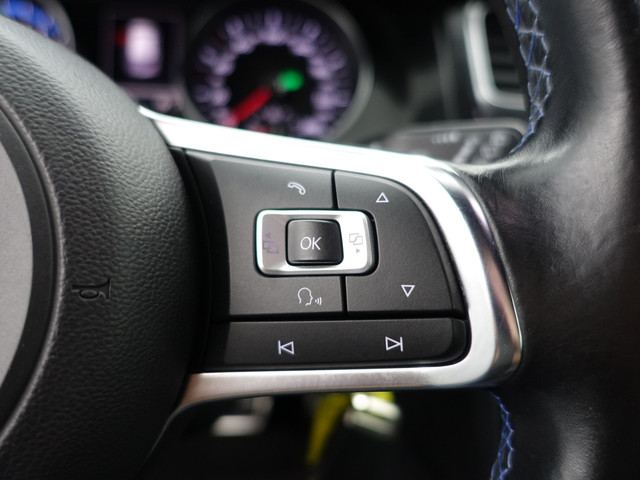 Volkswagen Golf 1.4 TSI GTE Highline Aut- Stoelmassage, Xenon Led, Park Assist, Elek Trekhaak, Leder Interieur, Navi, Clima