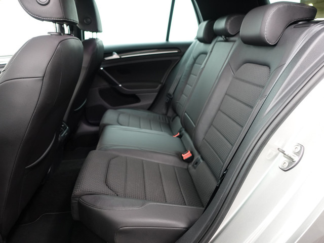 Volkswagen Golf 1.4 TSI GTE Highline Aut- Stoelmassage, Xenon Led, Park Assist, Elek Trekhaak, Leder Interieur, Navi, Clima