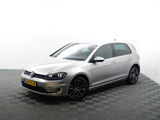 Volkswagen Golf 1.4 TSI GTE Highline Aut- Stoelmassage, Xenon Led, Park Assist, Elek Trekhaak, Leder Interieur, Navi, Clima