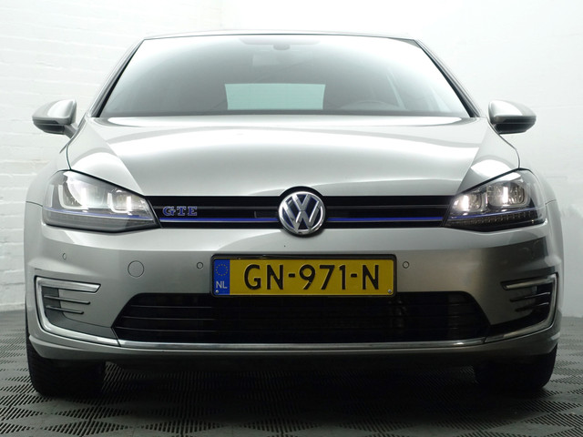Volkswagen Golf 1.4 TSI GTE Highline Aut- Stoelmassage, Xenon Led, Park Assist, Elek Trekhaak, Leder Interieur, Navi, Clima