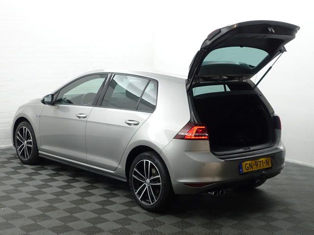Volkswagen Golf 1.4 TSI GTE Highline Aut- Stoelmassage, Xenon Led, Park Assist, Elek Trekhaak, Leder Interieur, Navi, Clima