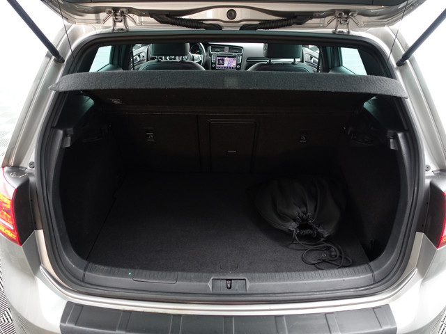 Volkswagen Golf 1.4 TSI GTE Highline Aut- Stoelmassage, Xenon Led, Park Assist, Elek Trekhaak, Leder Interieur, Navi, Clima