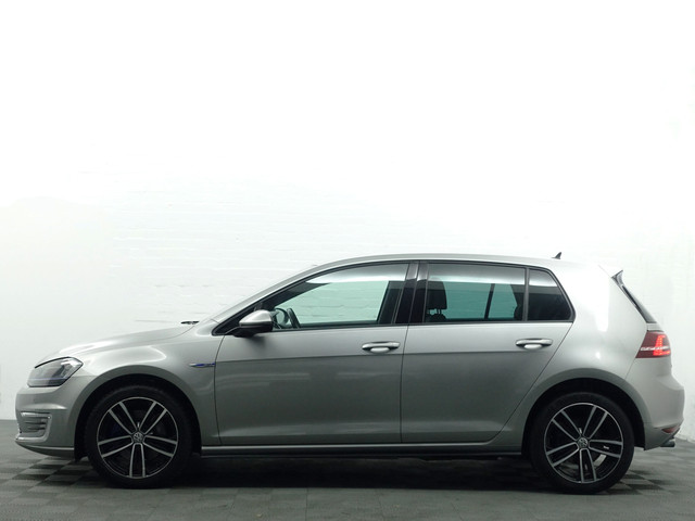 Volkswagen Golf 1.4 TSI GTE Highline Aut- Stoelmassage, Xenon Led, Park Assist, Elek Trekhaak, Leder Interieur, Navi, Clima