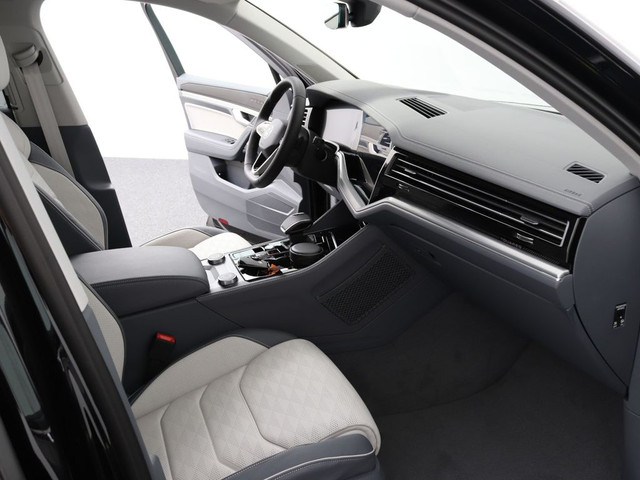 Volkswagen Touareg 3.0 TSi eHybrid 4MOTION Elegance ACC Luchtvering Massage Stoelkoeling Head-Up Panoramadak 21 Inch Nachtzicht