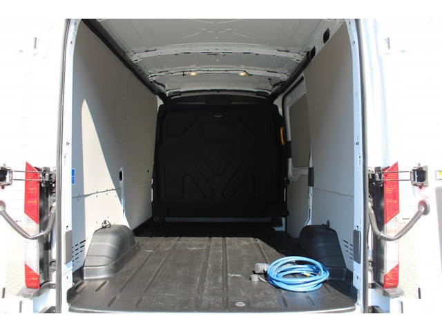 Ford E-Transit Trend 350 L2H2 198KW RWD 68KWH