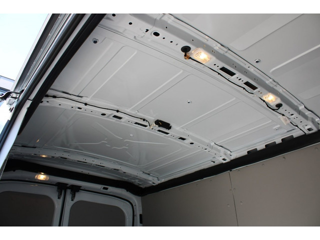 Ford E-Transit Trend 350 L2H2 198KW RWD 68KWH