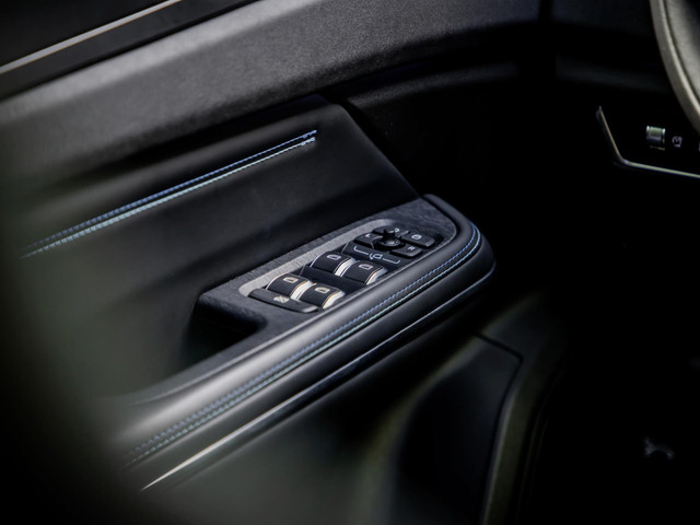 Lynk & Co 01 1.5 Plug-In Hybrid 262pk | Satin Dark Grey | Blacked Out