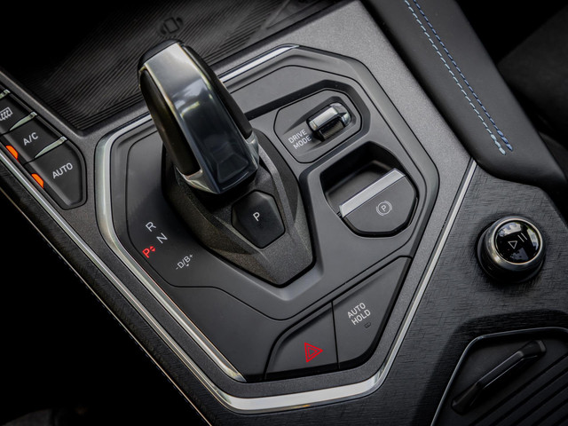 Lynk & Co 01 1.5 Plug-In Hybrid 262pk | Satin Dark Grey | Blacked Out