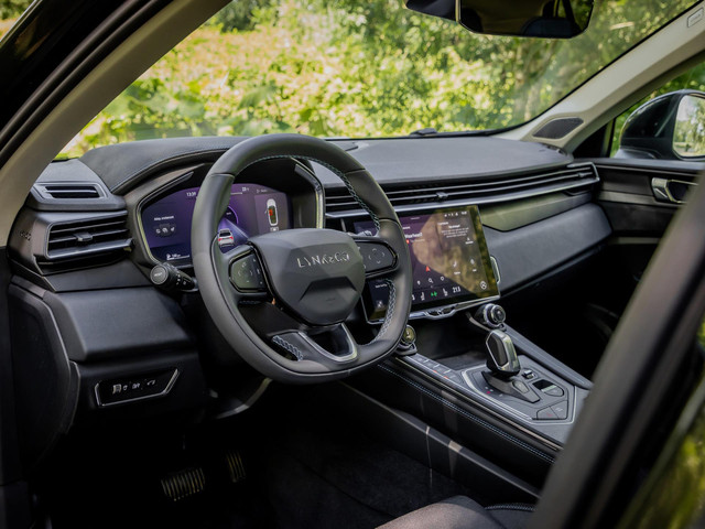 Lynk & Co 01 1.5 Plug-In Hybrid 262pk | Matt Grey | Blacked Out