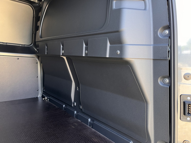 Volkswagen Caddy Cargo 2.0 TDI BPM vrij 4x uit voorraad leverbaar Airco Cruise controle Stuurwielbediening telefoonverbinding Houtenvloer Euro 6