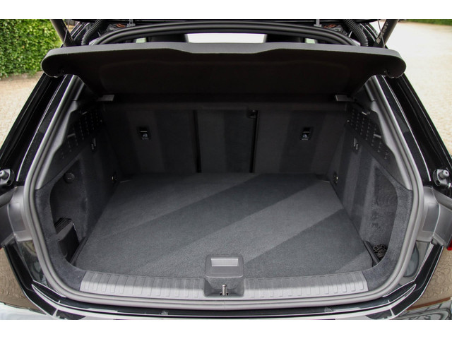 Audi A3 Sportback 40 TFSI e PHEV S Edition S-line 204pk S-Tronic! 1e|DLR|Panoramadak|Virtual Cockpit|Kuipstoelen|LED Matrix|Black
