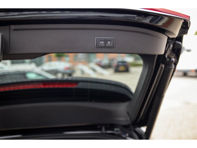 Audi A3 Sportback 40 TFSI e PHEV S Edition S-line 204pk S-Tronic! 1e|DLR|Panoramadak|Virtual Cockpit|Kuipstoelen|LED Matrix|Black