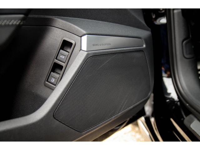 Audi A3 Sportback 40 TFSI e PHEV S Edition S-line 204pk S-Tronic! 1e|DLR|Panoramadak|Virtual Cockpit|Kuipstoelen|LED Matrix|Black