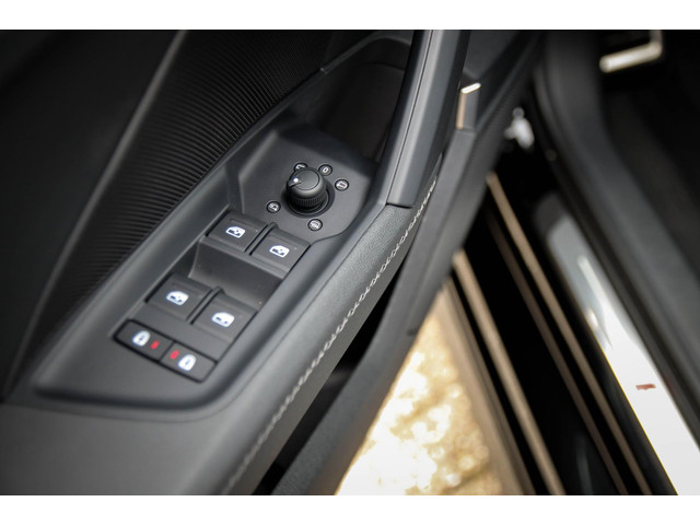 Audi A3 Sportback 40 TFSI e PHEV S Edition S-line 204pk S-Tronic! 1e|DLR|Panoramadak|Virtual Cockpit|Kuipstoelen|LED Matrix|Black
