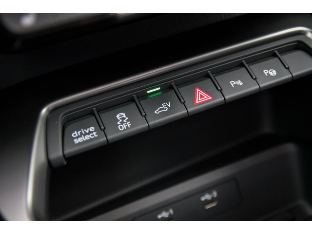 Audi A3 Sportback 40 TFSI e PHEV S Edition S-line 204pk S-Tronic! 1e|DLR|Panoramadak|Virtual Cockpit|Kuipstoelen|LED Matrix|Black